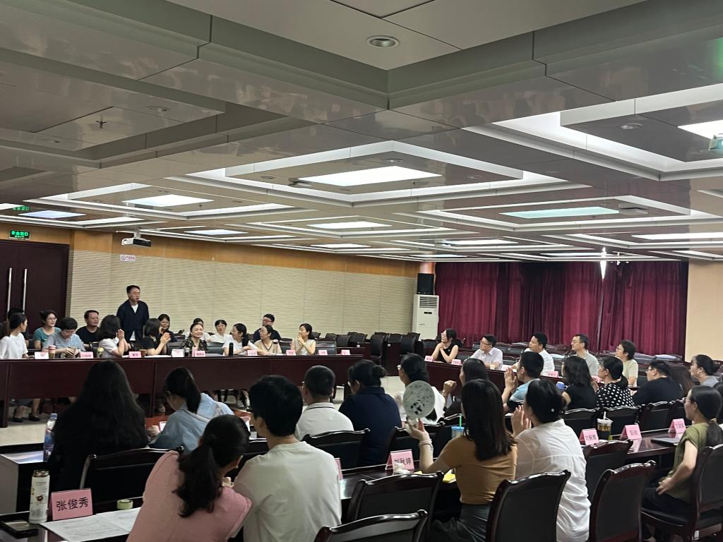 图:期末总结大会现场