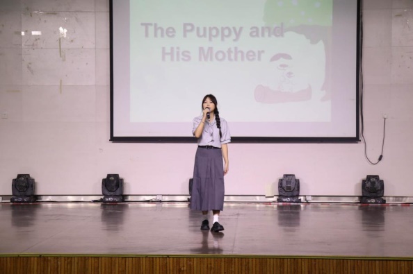 说明: F:\基础教育学院宣传工作\照片\2023-2024学年第二学期宣传照片\师范生技能大赛\讲故事.jpg