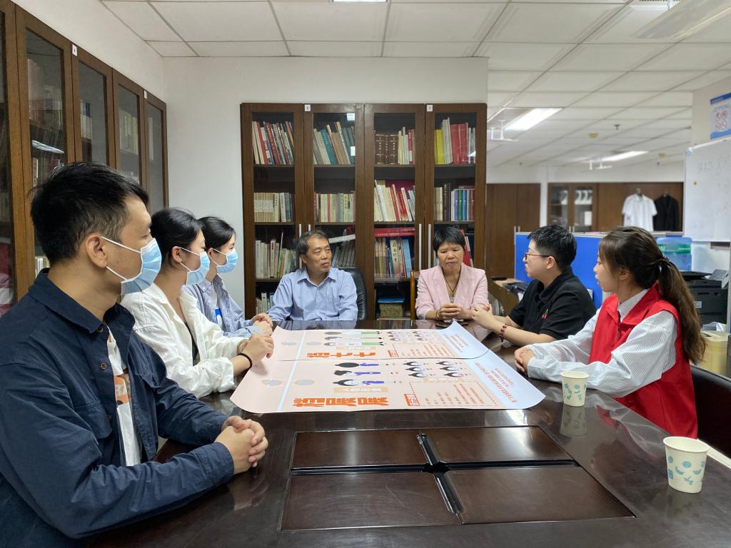 图2：座谈会现场
