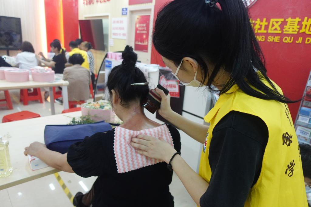 图：现场理疗