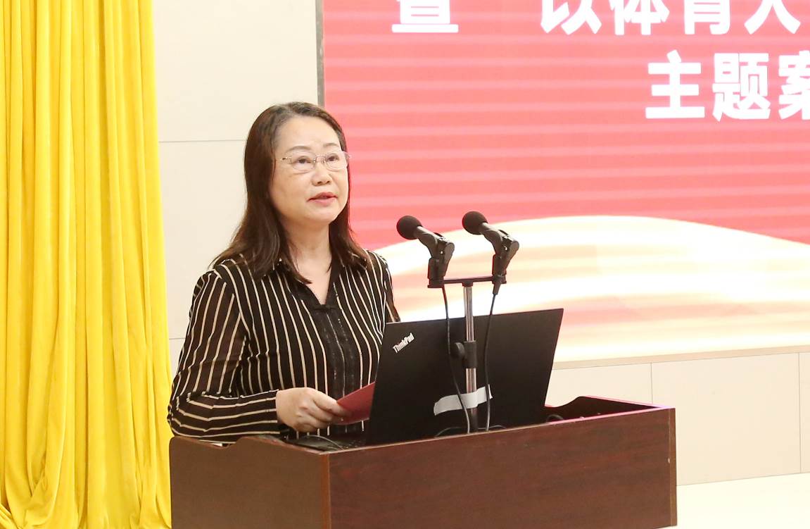 图:卢羡文在会上发表讲话