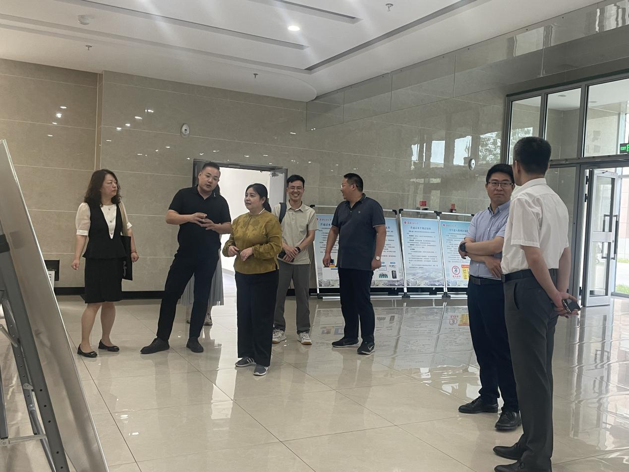 图片1调研组在新疆医科大学普通话测试站调研