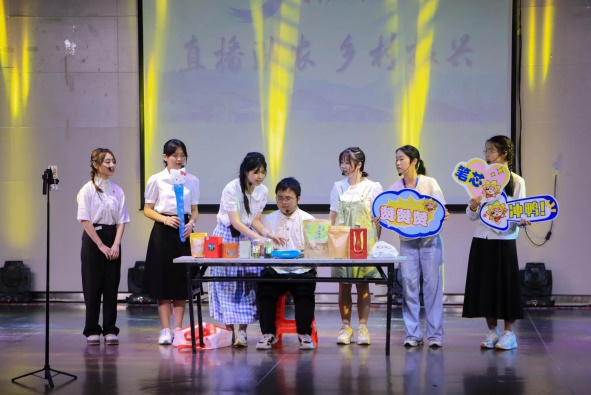 说明: F:\基础教育学院宣传工作\照片\2023-2024学年第二学期宣传照片\师范生技能大赛\戏剧.jpg