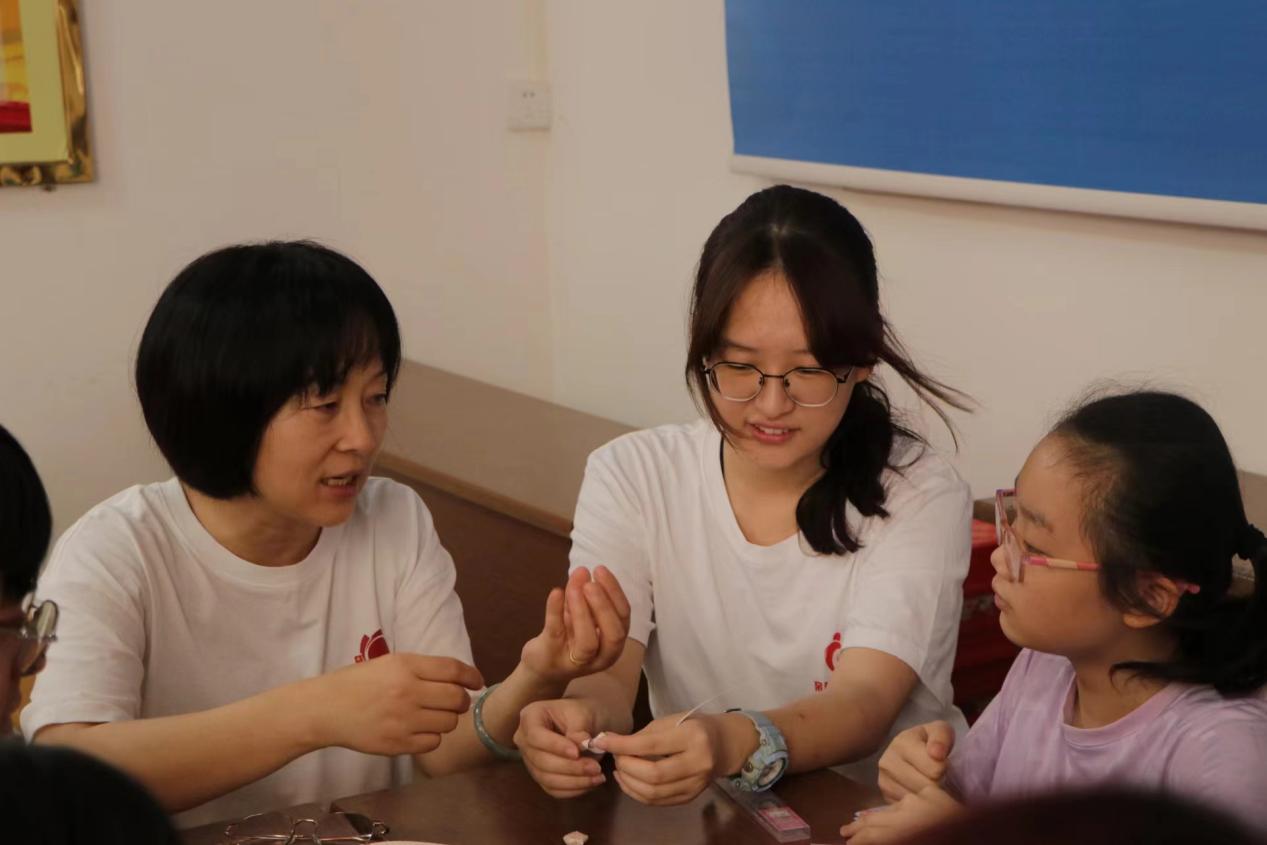 （图：在河唇镇红星社区开展推普活动）