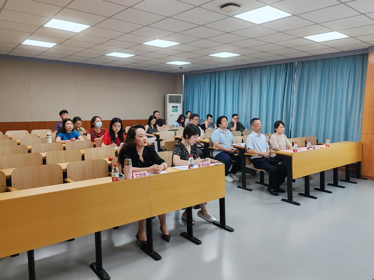 图:副书记黄泽瑜参加演艺学院”说专业·说课“活动