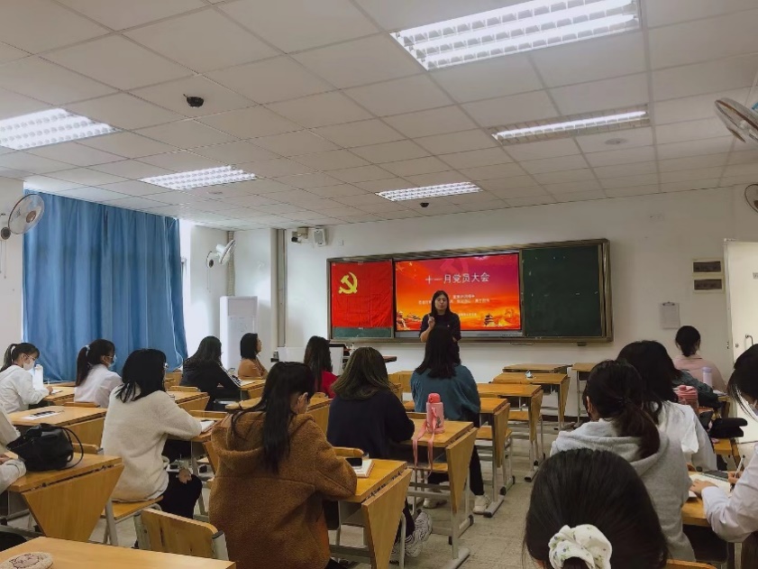 人们在看台上的人在房间里描述已自动生成